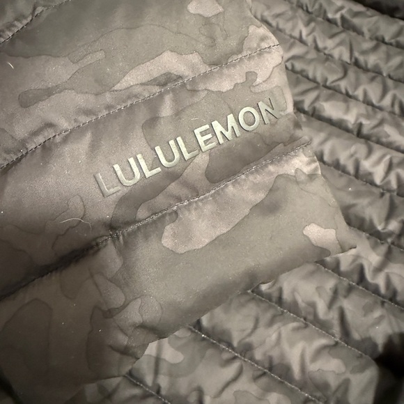 Lululemon Pack It Down Jacket, size 8, black incognito camo - Picture 7 of 11